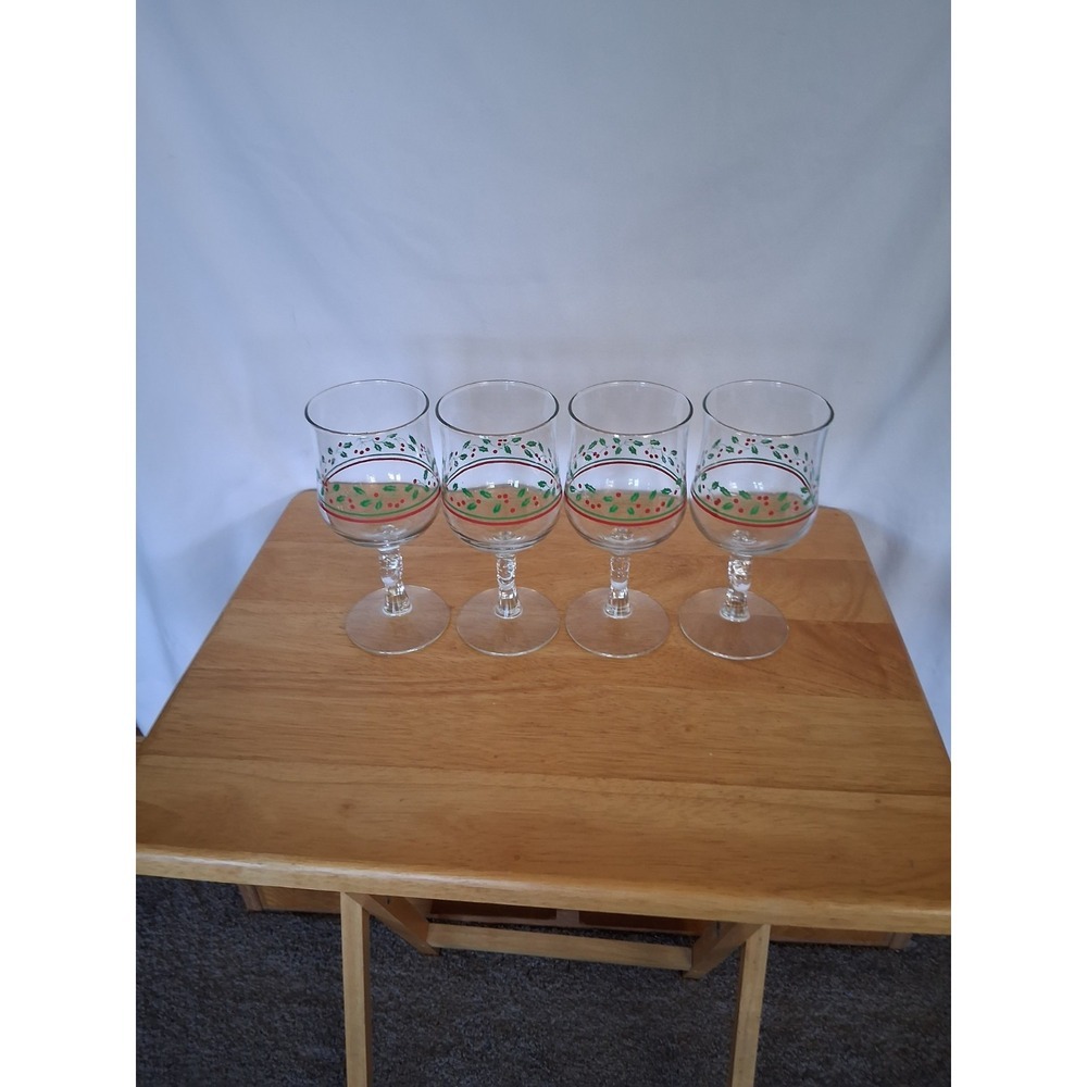 Vintage Wine Glasses with Holly 10 ounces - Picture 2 of 3